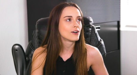 Lily Glee exkluzivní pornohvězda img