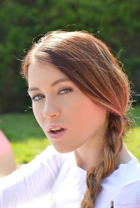 Misha Cross sexuální pornohvězda obr